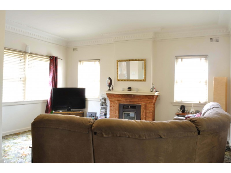 12 Lee Ave, Beverly Hills NSW 2209