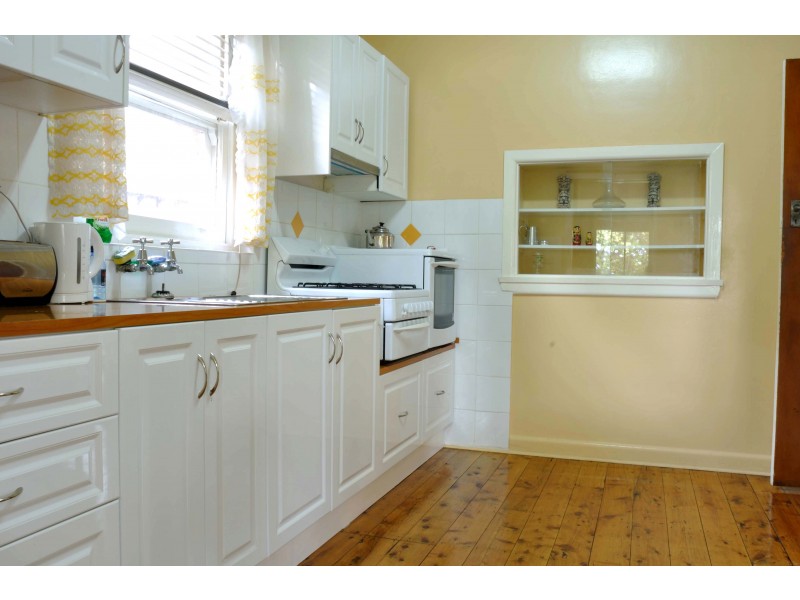 12 Lee Ave, Beverly Hills NSW 2209