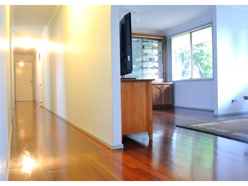 8 KINCHEGA CCT, Wattle Grove NSW 2173