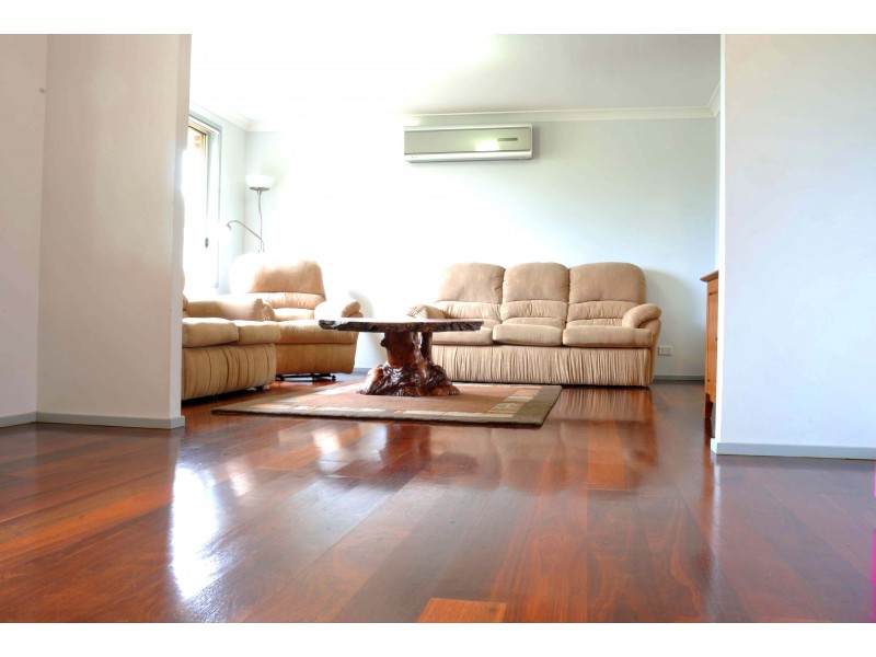 8 KINCHEGA CCT, Wattle Grove NSW 2173