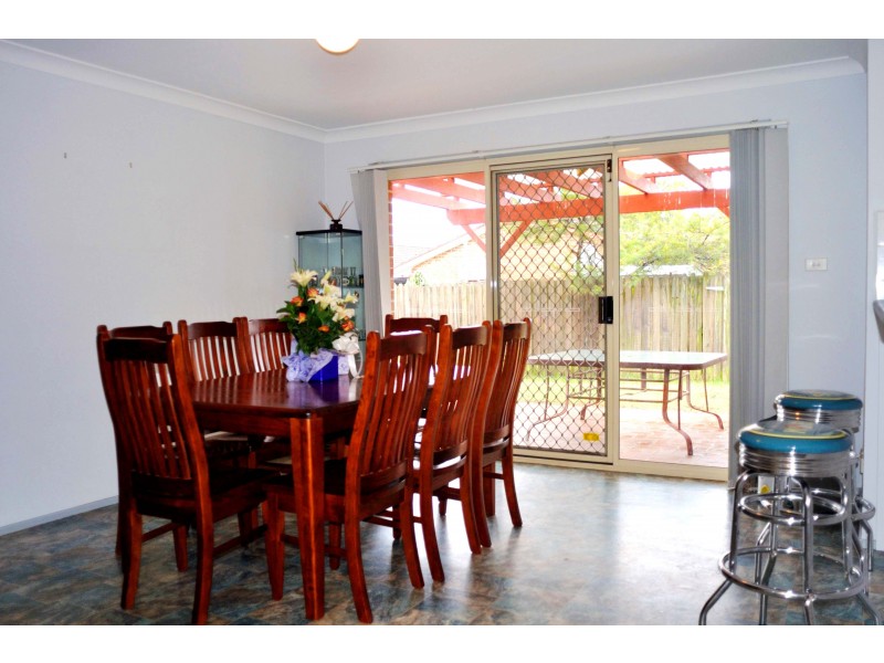 8 KINCHEGA CCT, Wattle Grove NSW 2173