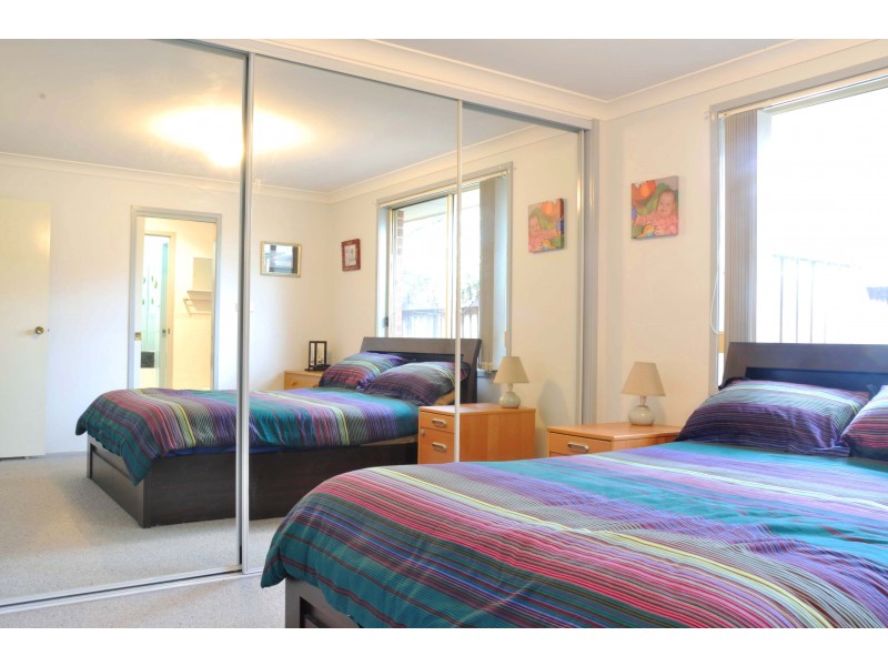 8 KINCHEGA CCT, Wattle Grove NSW 2173