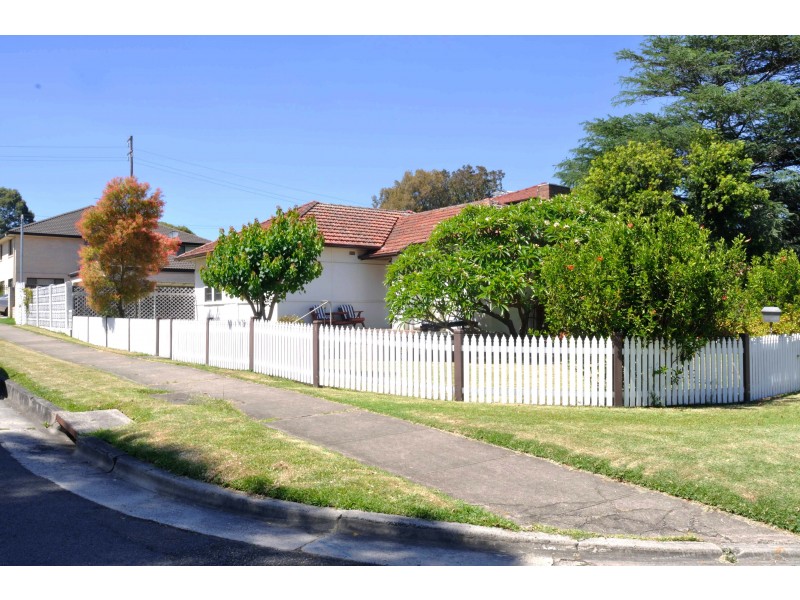 1 Carinya Ave, Beverly Hills NSW 2209