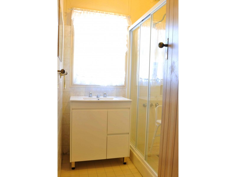 1 Carinya Ave, Beverly Hills NSW 2209