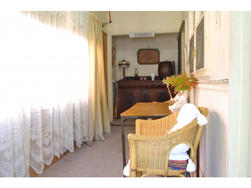 1 Carinya Ave, Beverly Hills NSW 2209