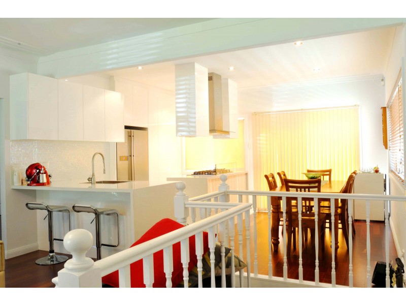 13 Raymond Ave, Roselands NSW 2196