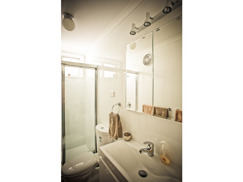 13 Raymond Ave, Roselands NSW 2196