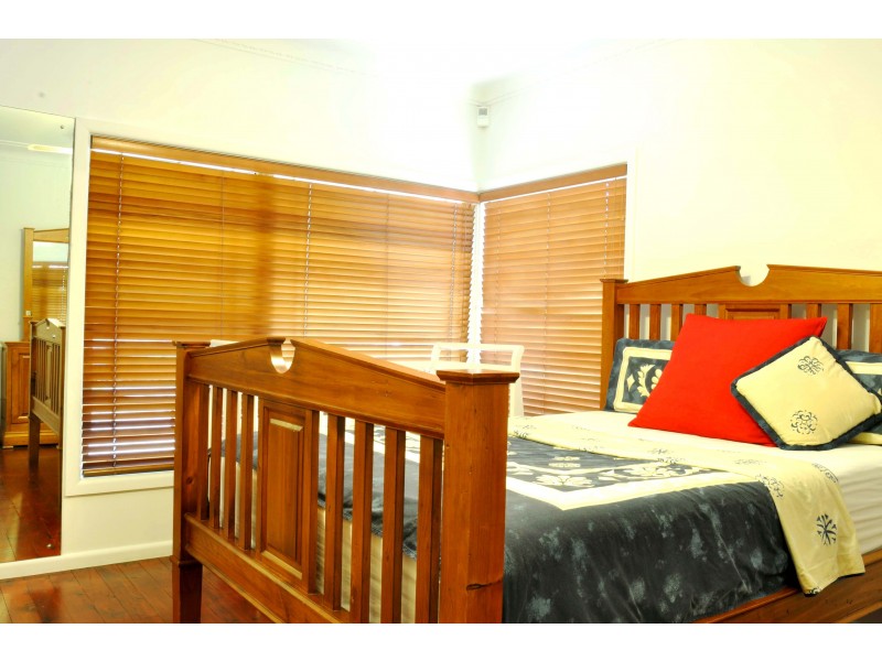 13 Raymond Ave, Roselands NSW 2196