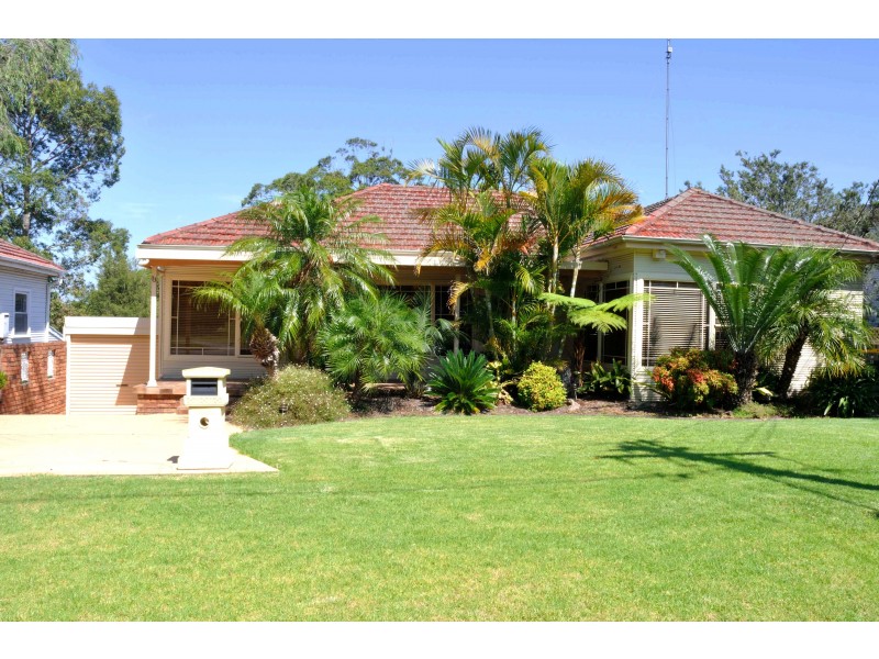 13 Raymond Ave, Roselands NSW 2196