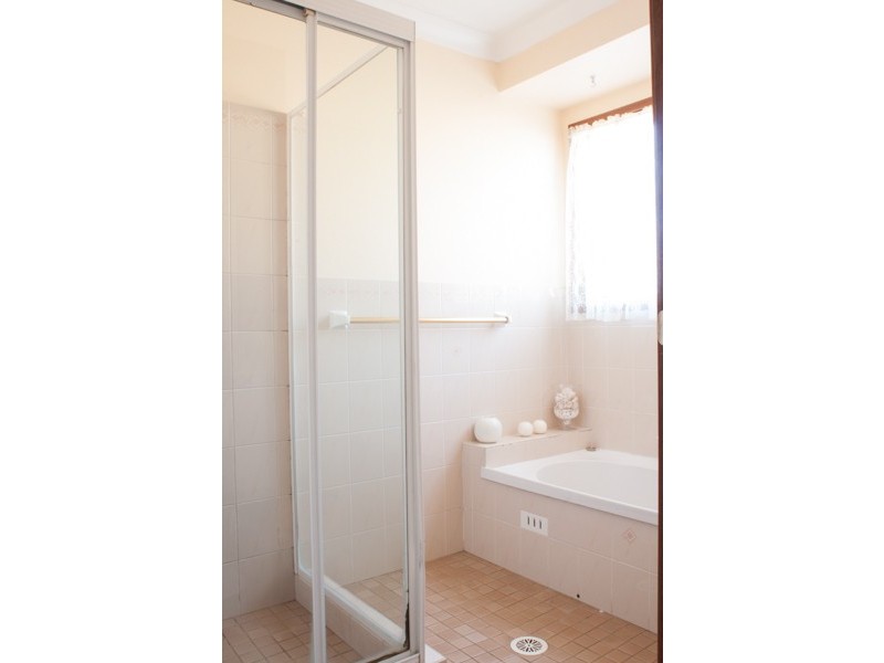 15 Osburn Place, St Helens Park NSW 2560