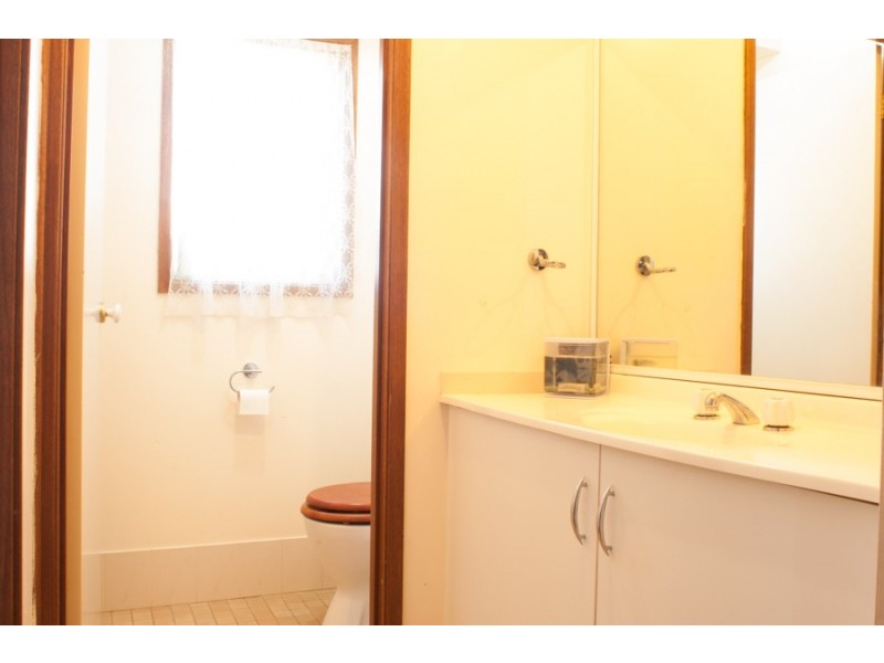 15 Osburn Place, St Helens Park NSW 2560