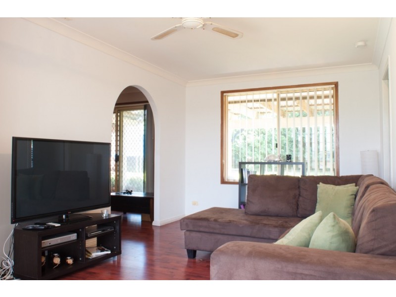 15 Osburn Place, St Helens Park NSW 2560