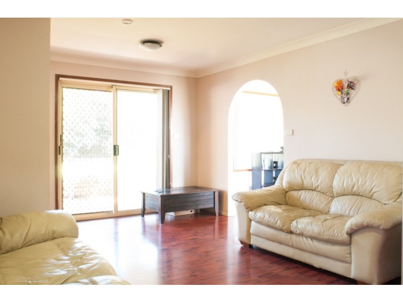 15 Osburn Place, St Helens Park NSW 2560