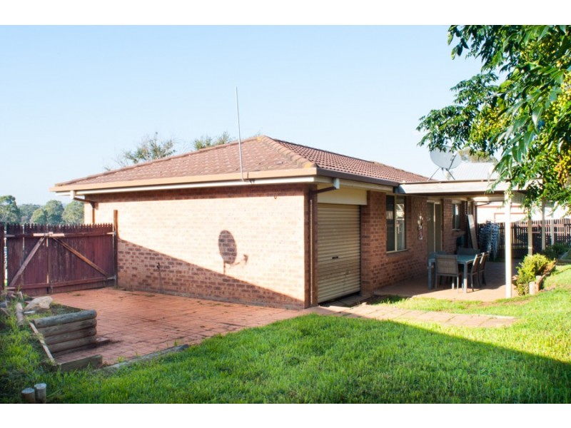 15 Osburn Place, St Helens Park NSW 2560