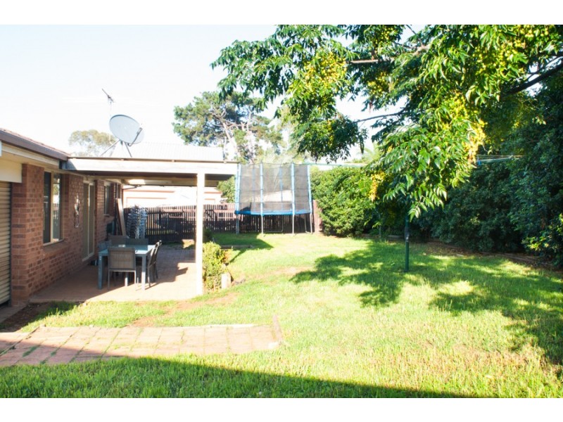 15 Osburn Place, St Helens Park NSW 2560