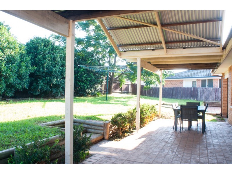 15 Osburn Place, St Helens Park NSW 2560