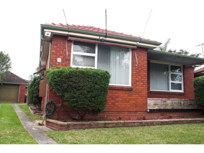 7 Wyleena Place, Punchbowl NSW 2196