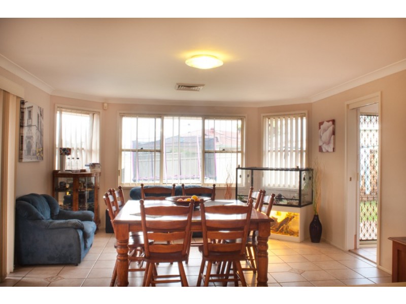 5 Anderson St, St Helens Park NSW 2560