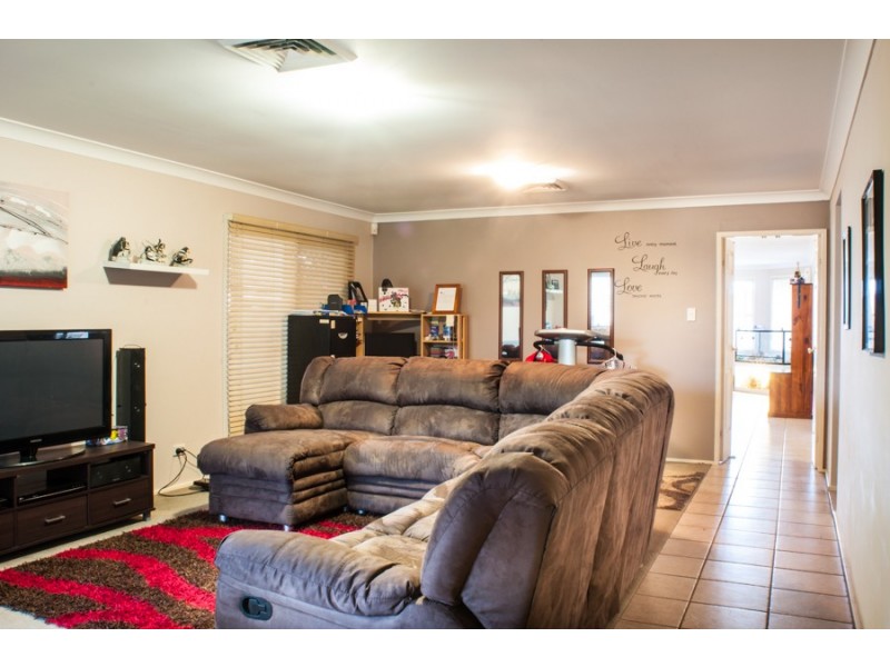 5 Anderson St, St Helens Park NSW 2560