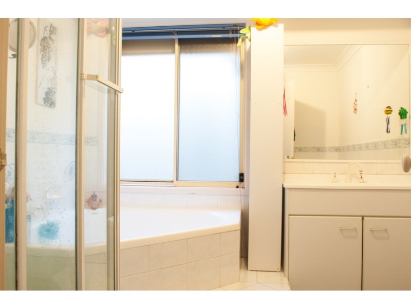 5 Anderson St, St Helens Park NSW 2560