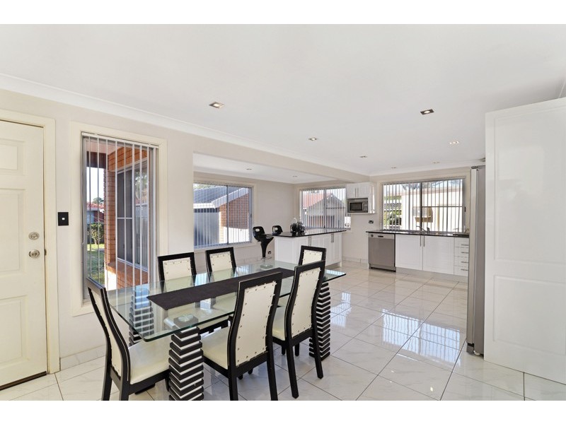 106 Ludgate St, Roselands NSW 2196