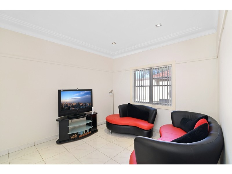 106 Ludgate St, Roselands NSW 2196