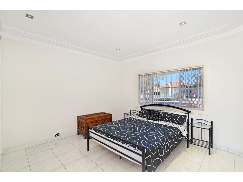106 Ludgate St, Roselands NSW 2196