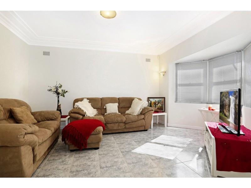 111 Stoddart St, Roselands NSW 2196
