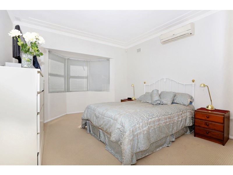 111 Stoddart St, Roselands NSW 2196