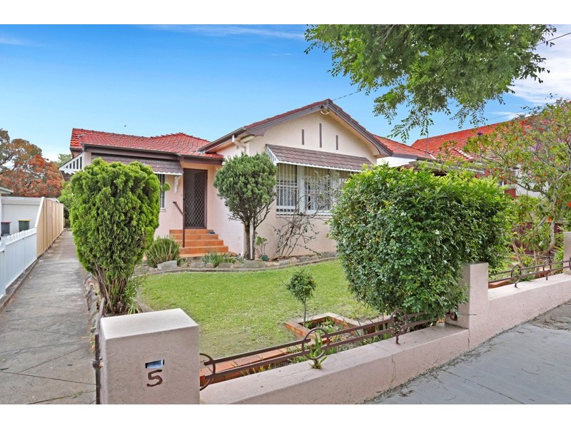 5 WARRAWEE PLACE, Beverly Hills NSW 2209