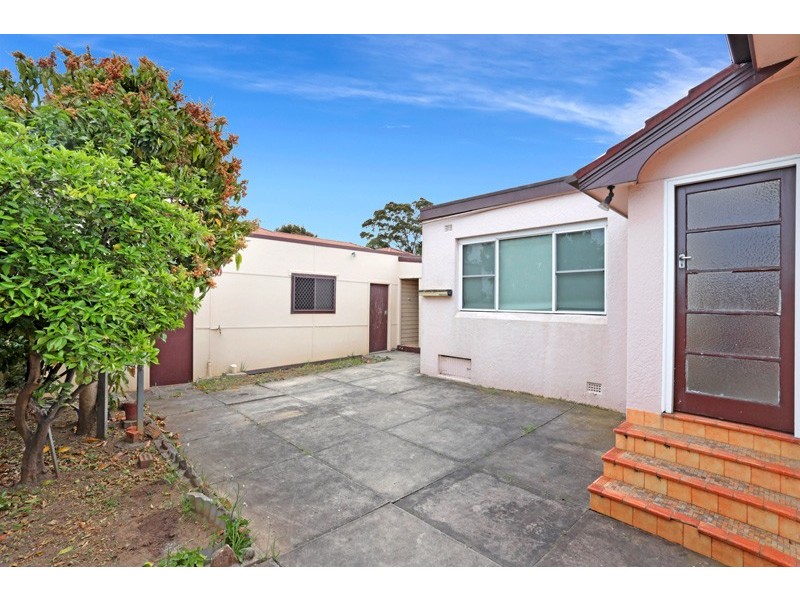 5 WARRAWEE PLACE, Beverly Hills NSW 2209