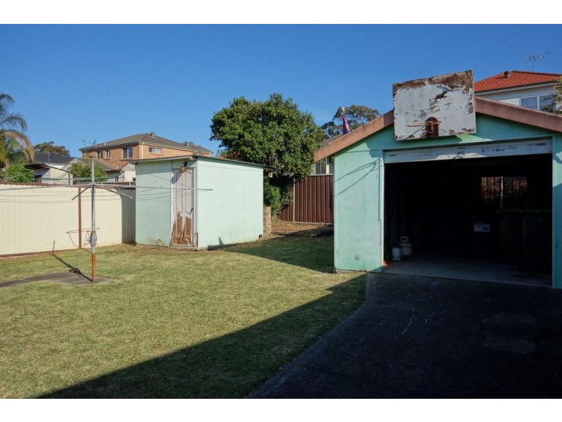 31 Martin St, Roselands NSW 2196