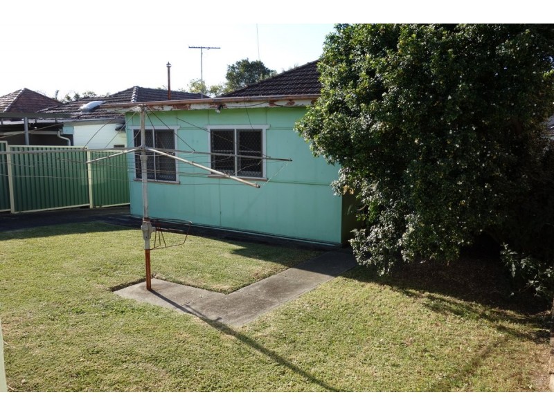 31 Martin St, Roselands NSW 2196