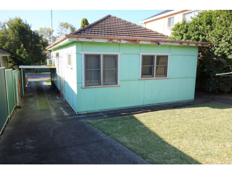 31 Martin St, Roselands NSW 2196