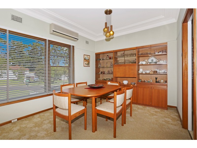 5 Roseview Ave, Roselands NSW 2196