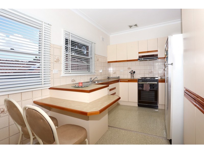 5 Roseview Ave, Roselands NSW 2196