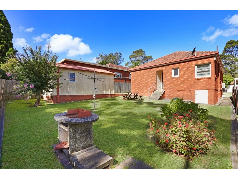 5 Roseview Ave, Roselands NSW 2196