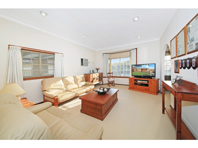 30 RAYMOND AVE, Roselands NSW 2196