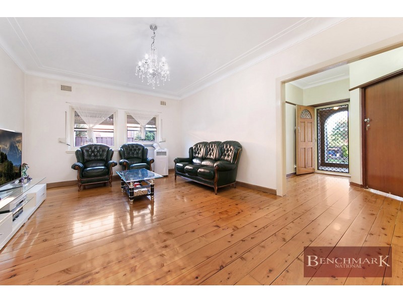 6 HUNTINGDALE AVE, Narwee NSW 2209