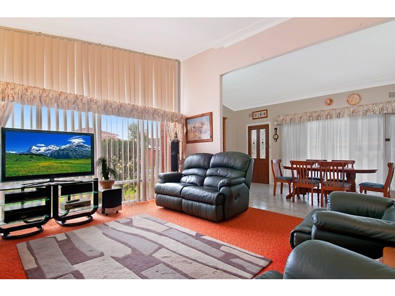 9 Robin Crescent, Woy Woy NSW 2256