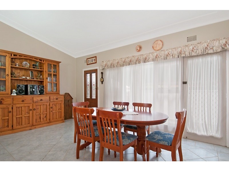 9 Robin Crescent, Woy Woy NSW 2256