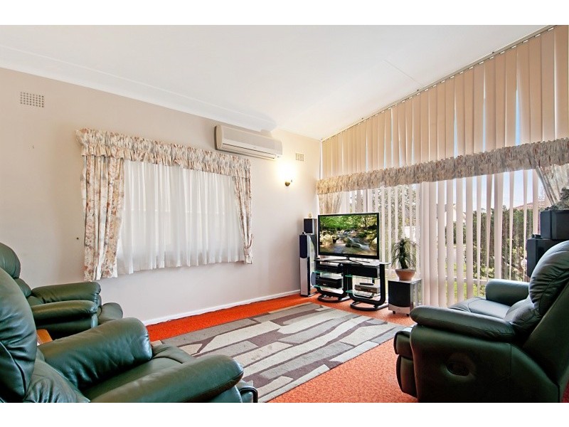 9 Robin Crescent, Woy Woy NSW 2256