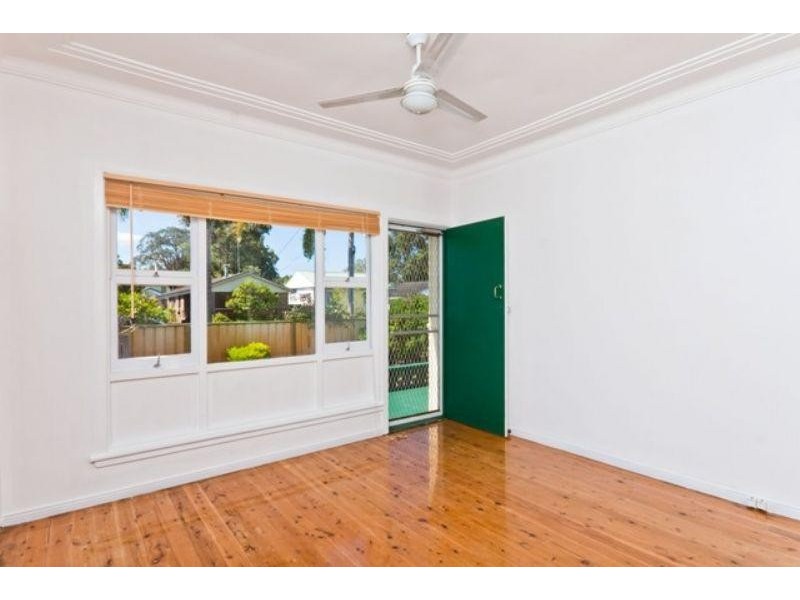 82 Dunalban Ave, Woy Woy NSW 2256