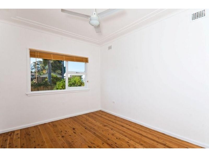 82 Dunalban Ave, Woy Woy NSW 2256