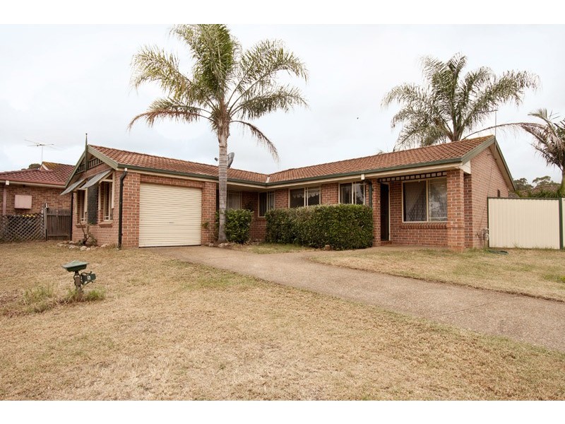 5 Hydrangea Pl, Macquarie Fields NSW 2564