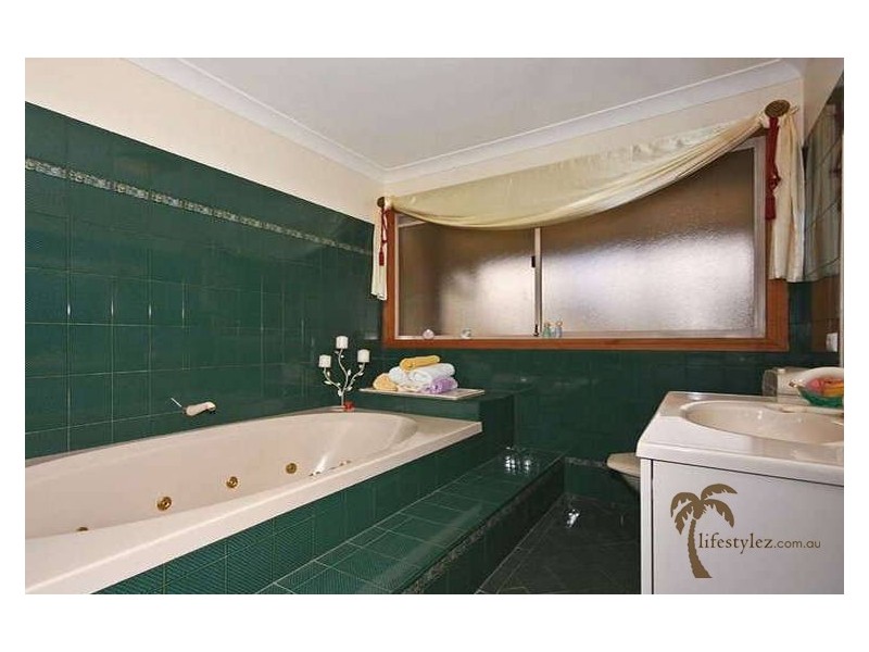 30 Holyrood Road, Maudsland QLD 4210