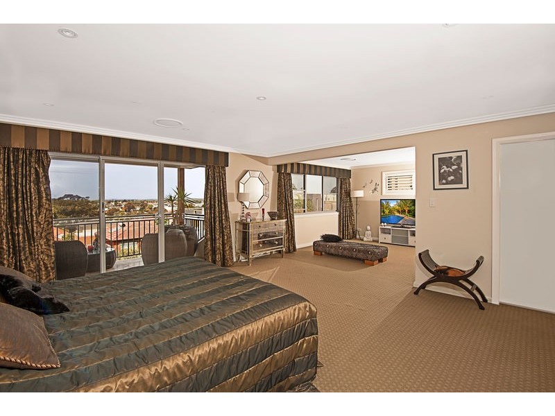 8 East St, Blakehurst NSW 2221