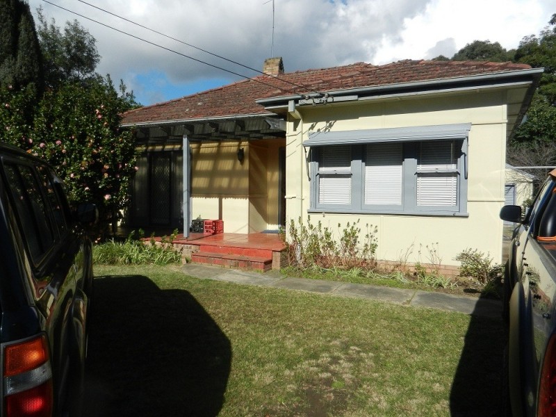 84 flora street, Kirrawee NSW 2232