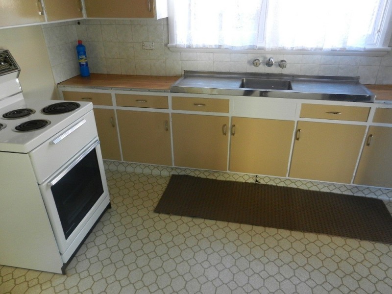 84 flora street, Kirrawee NSW 2232