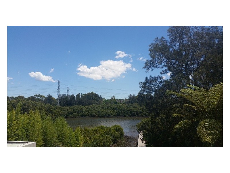 13 Salt Pan Rd, Peakhurst NSW 2210